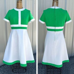 NC 1960s Leslie Fay Knits Dress M/L | Mod Green & White Colorblock A-Line